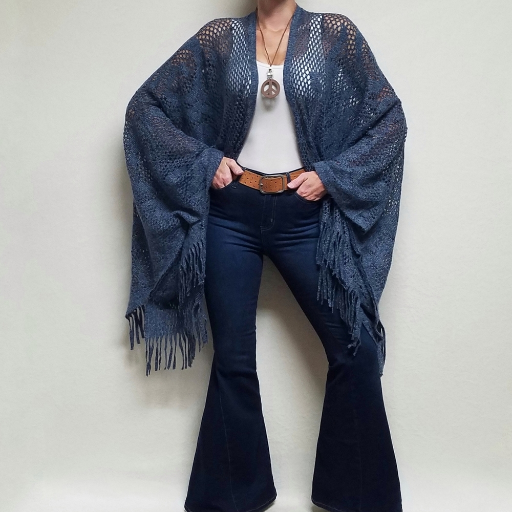 90s Vintage Dusty Blue Lightweight Soft Open Weave Curlicue Fringe Poncho OSFA - Picture 3 of 14